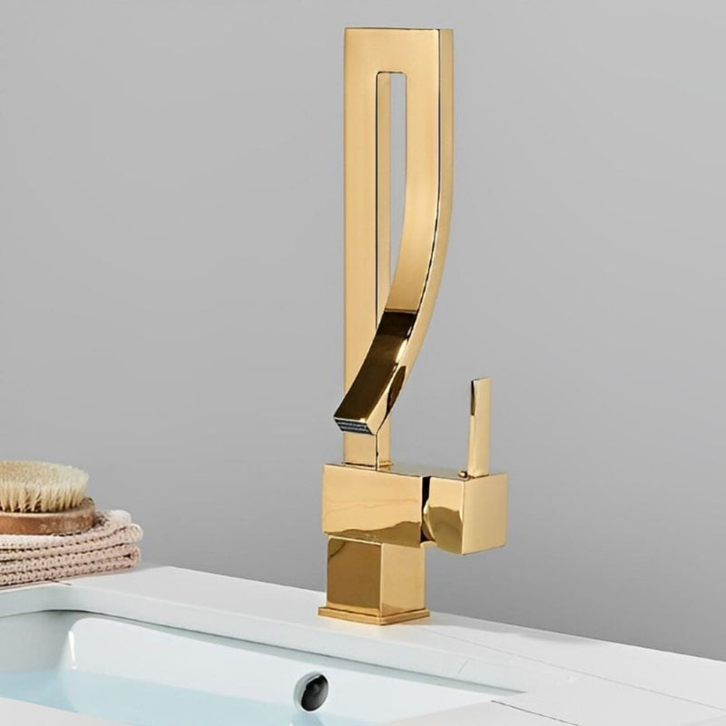 Torneira de Luxo Moderna Tower ### Conceito Dourado