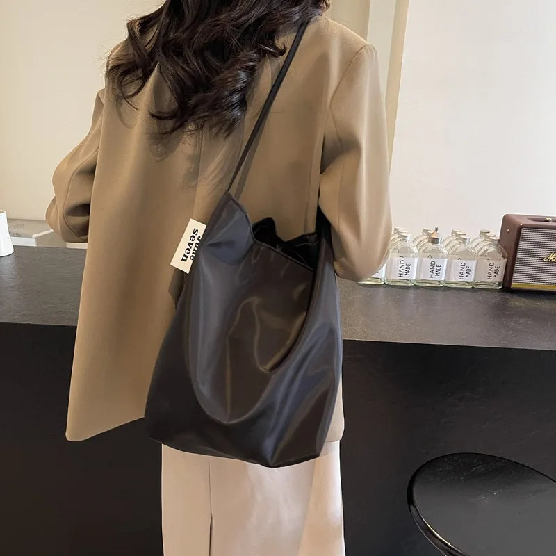 Minimalist Tote Shoulder Bag – Large Capacity & Retro Style