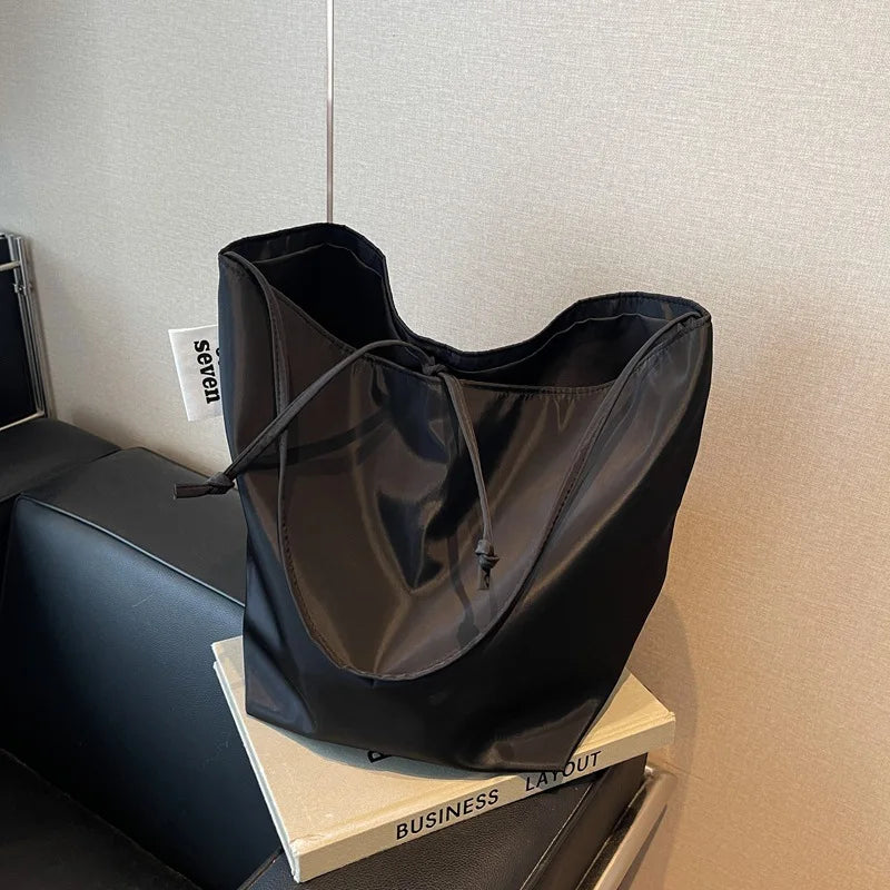 Minimalist Tote Shoulder Bag – Large Capacity & Retro Style