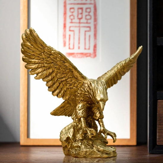 Escultura Águia Dourada resina Conceito 