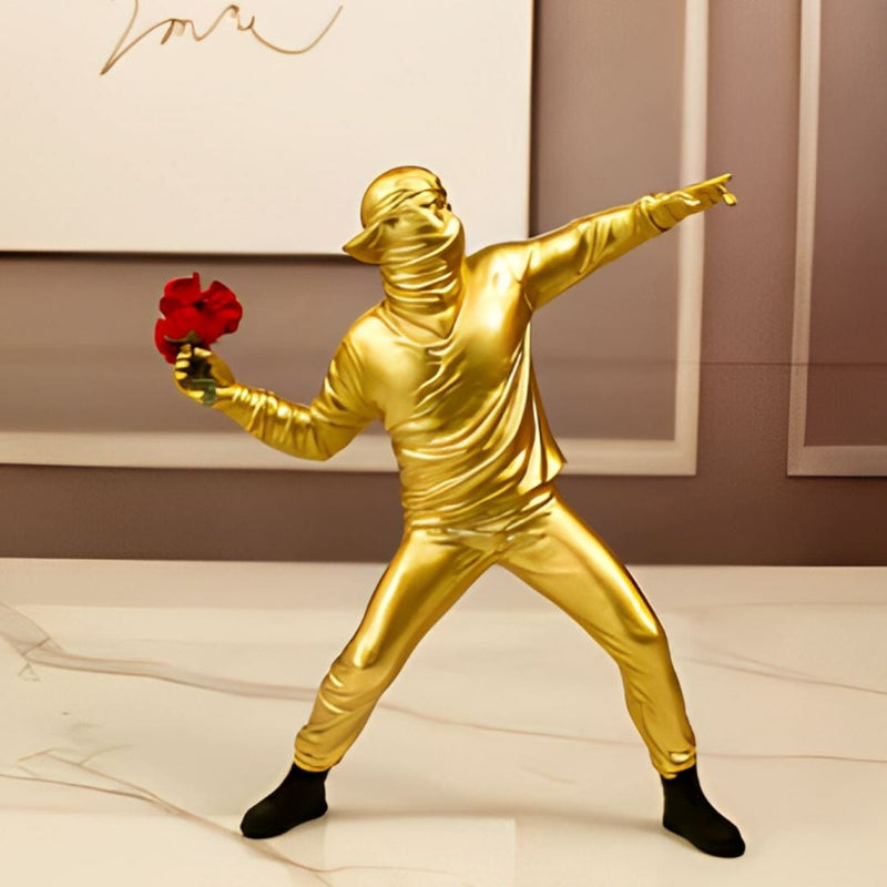 Escultura Criativa Atirador de Flores Resina - 0040 Conceito Dourado 