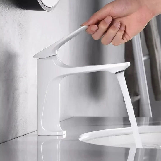 Torneira Clássica Diamond Escovada ### Conceito Branco 